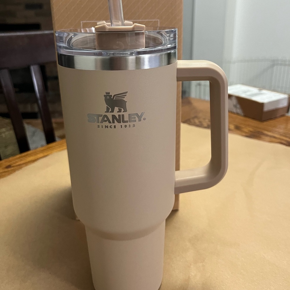 EUC Stanley Adventure Quencher Travel Tumbler 40oz Straw Cup Mug - Driftwood New